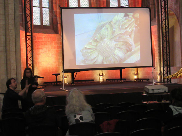 présentation du tableau en bois doré à la feuille d'or de Portrait de femme